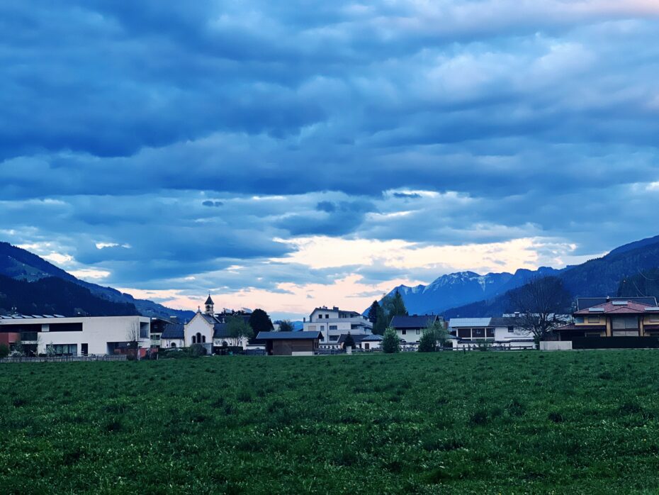 Blick auf den einen Teil von Bruck an der Glocknerstr. im Land Salzburg